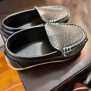 Toddler boys black loafers